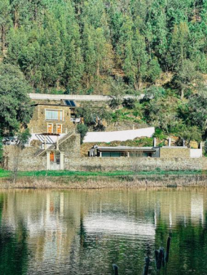 Aguilhões River House